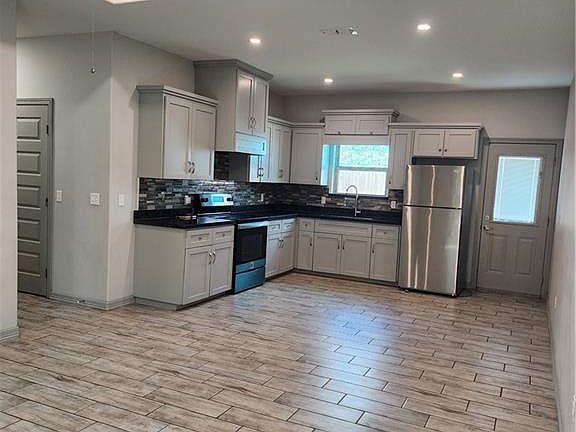 4th image of 5804 Nightingale Ave #3