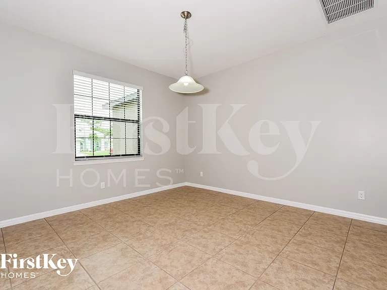 1814 SW 22nd St — Photo 5