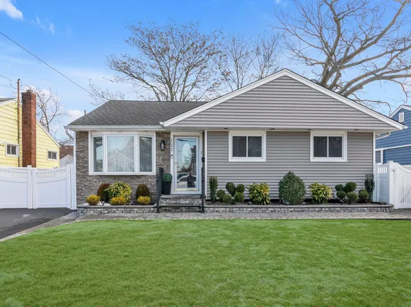 122 Green Avenue, Hempstead, NY 11550