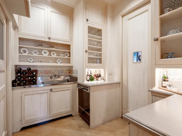 555 Park Avenue image 6 of 10