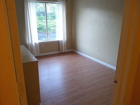5th image of 880 Claytor Sq