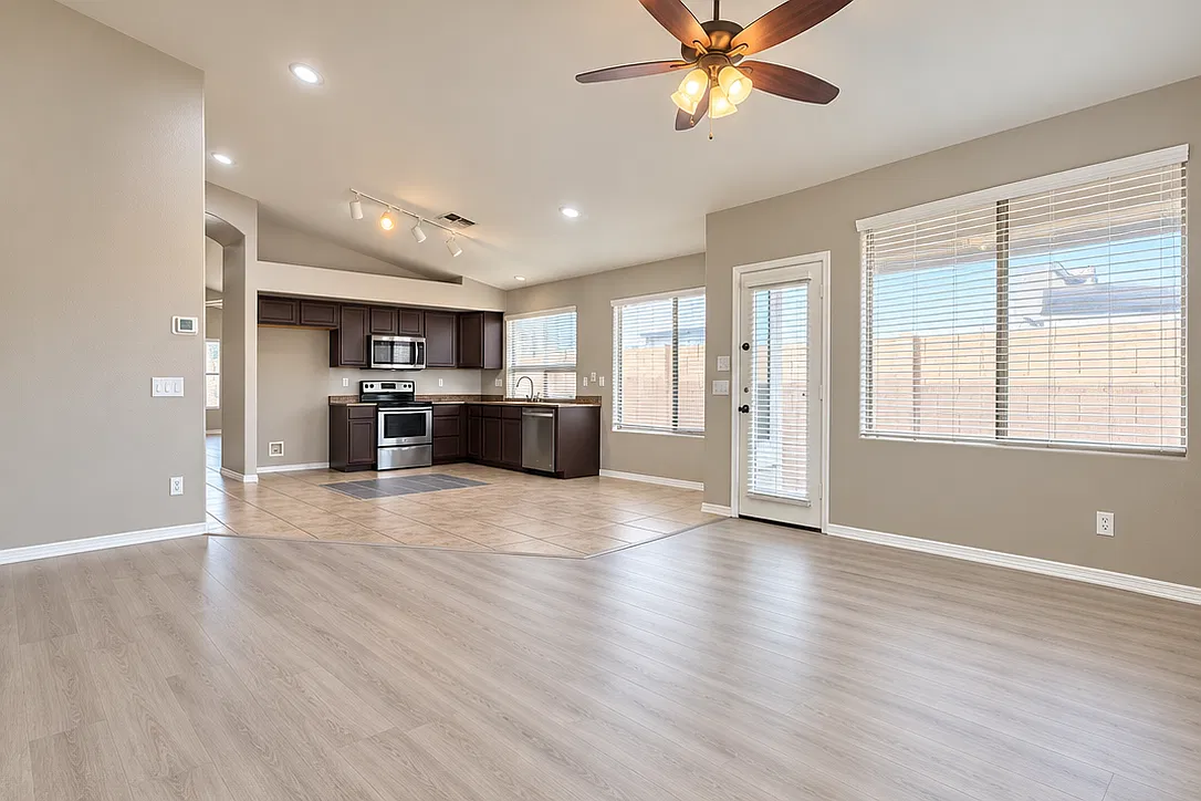 3 bed, 1667 sqft, $1,900 — Photo 3