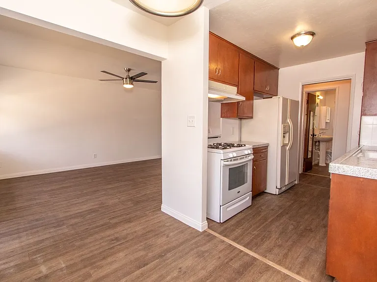 4205 Monroe Ave — Photo 6