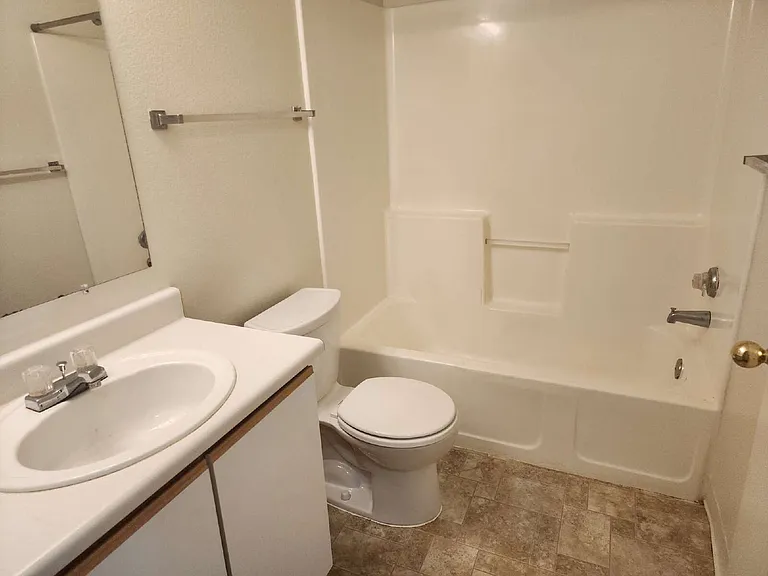 2227 S Stephen Ave #101 — Photo 12