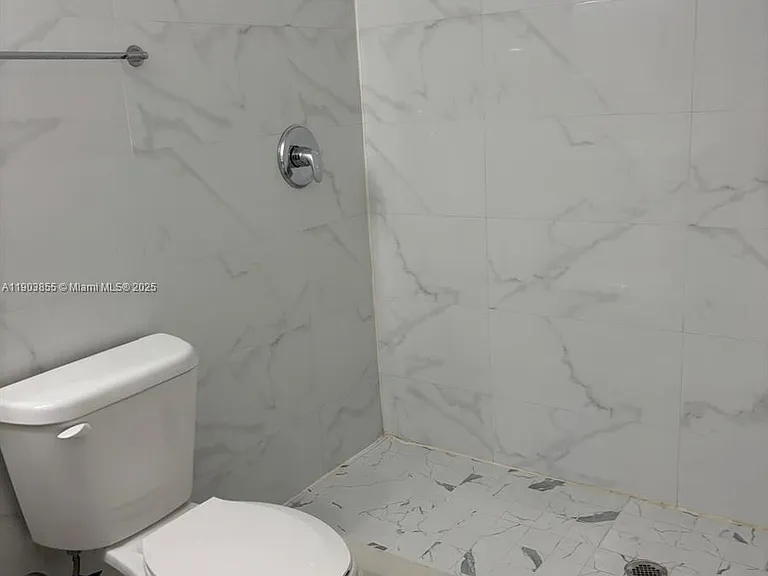 423 E 27th St #101 — Photo 11