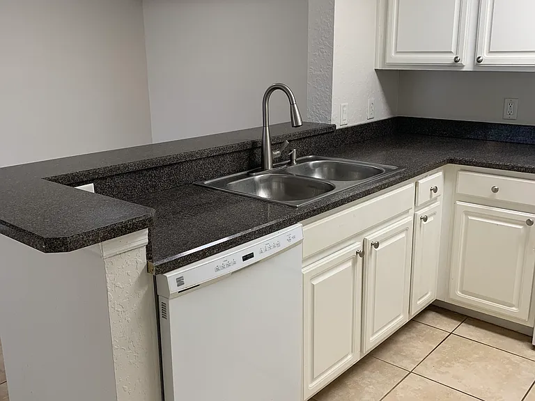 805 Boardwalk Dr — Photo 8