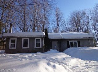 1724 E Hess Lake Dr, Grant, MI 49327