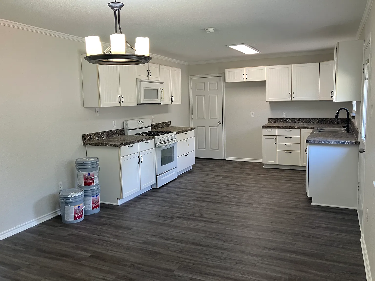 3 bed, 1.5 bath, 1440 sqft, $1,850 — Photo 4