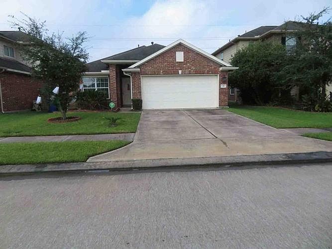 1st image of 53 Garden Grove Dr