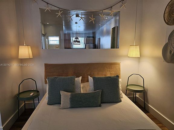 3rd image of 751 Collins Ave #3