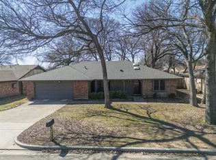 6933 Briardale Dr, North Richland Hills, TX 76182