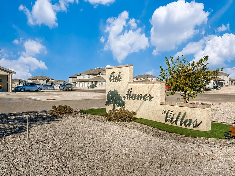 Oak Manor Villas — Photo 20