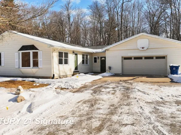 10293 Carr Rd, Saint Charles, MI 48655