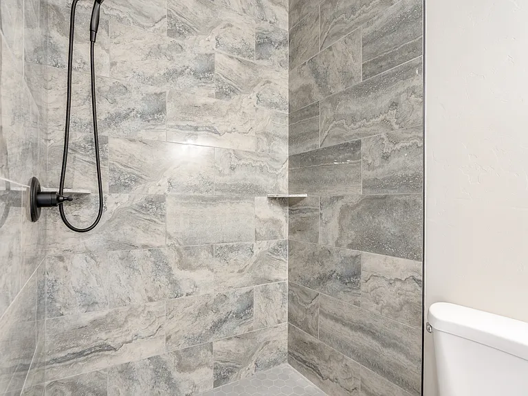 175 W Adams St #1 — Photo 9