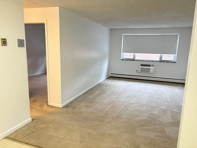 Lexington St Apartments — Photo 42