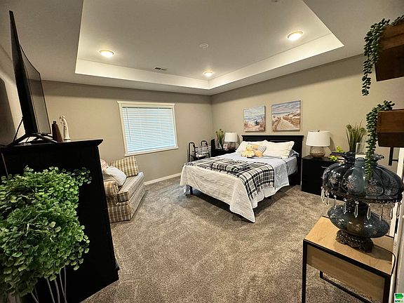 3rd image of 94 N Emerald Dr #6