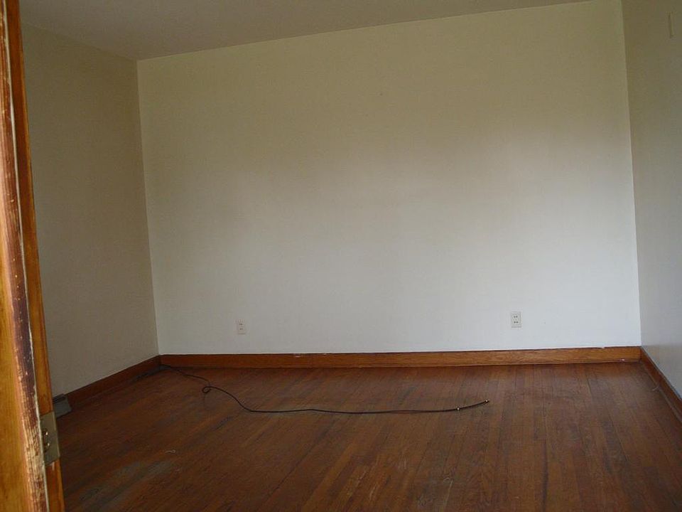 2nd image of 1145 Pleasant St