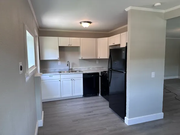 717 Clifty St, Harriman, TN 37748