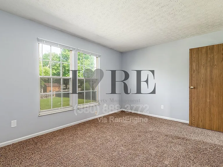 1433 Tall Meadows Dr — Photo 11