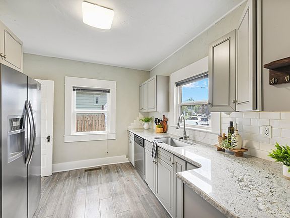 4th image of 802 Everett St