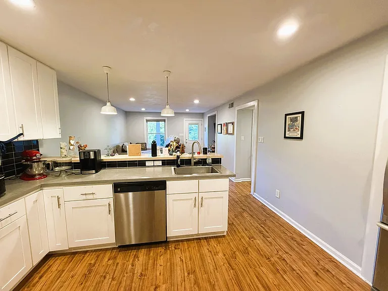 1113 Washington Ct — Photo 10