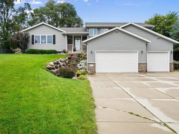 125 Saratoga Circle, Oregon, WI 53575