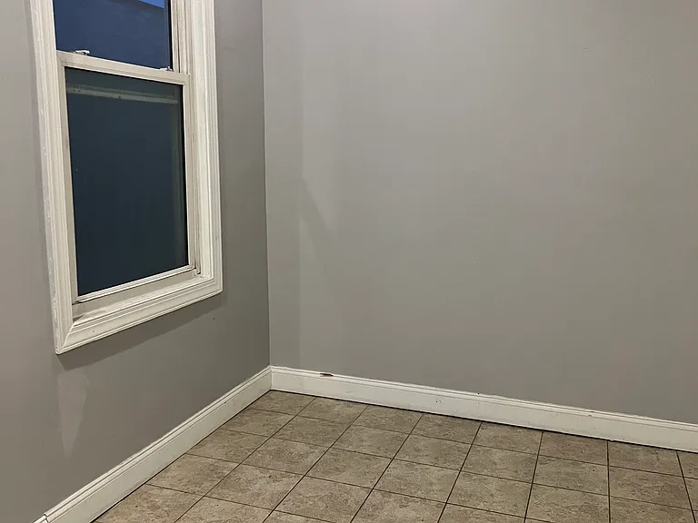 627 College St #1A — Photo 11