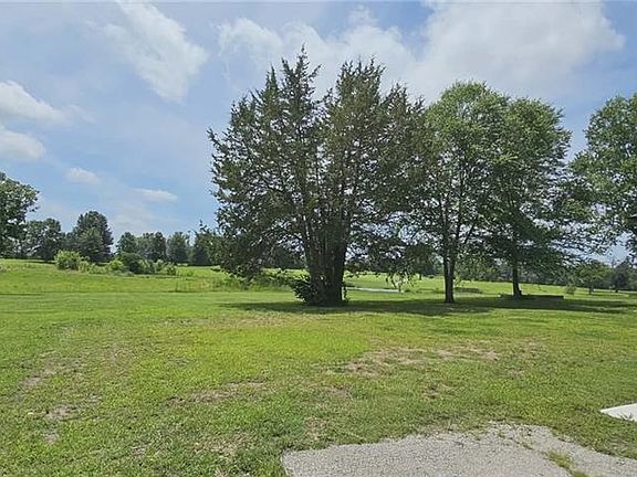 3rd image of 1600 Country Club Dr