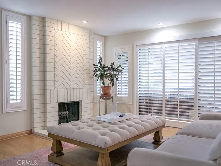 4425 Whitsett Ave — Photo 6