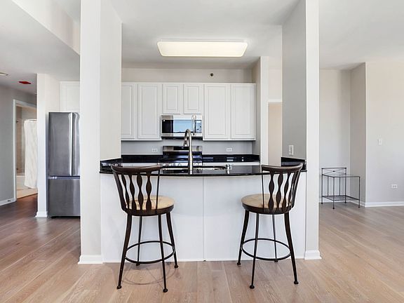 4th image of 400 W Ontario St APT 1601