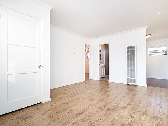 2nd image of 5042-5048 Saratoga Ave #1B-1BA-425SQFT