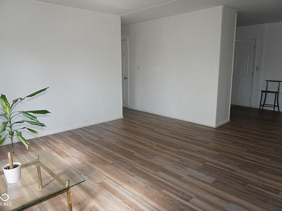 5th image of 3107 Winton Ave