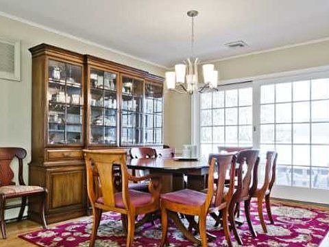 5th image of 121 Queens Ct