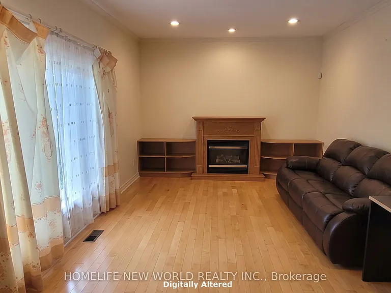 118 Gemini Cres — Photo 7