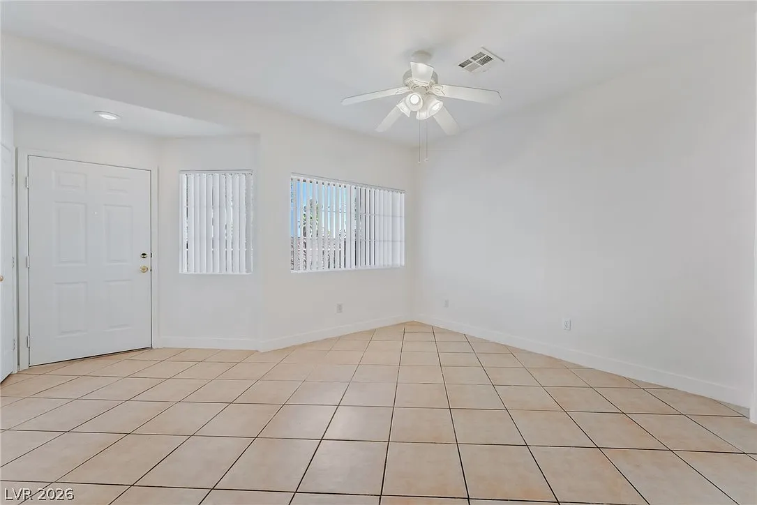 3 bed, 2.5 bath, 1320 sqft, $1,700 — Photo 2