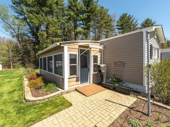 50 Warfield Dr, Westfield, MA 01085