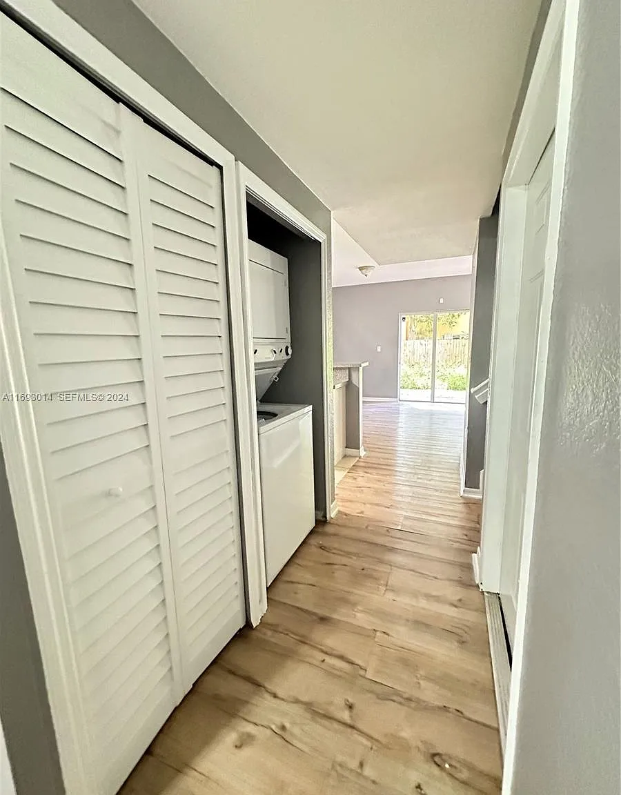 687 Southwest 10th Street - 687 — Photo 3