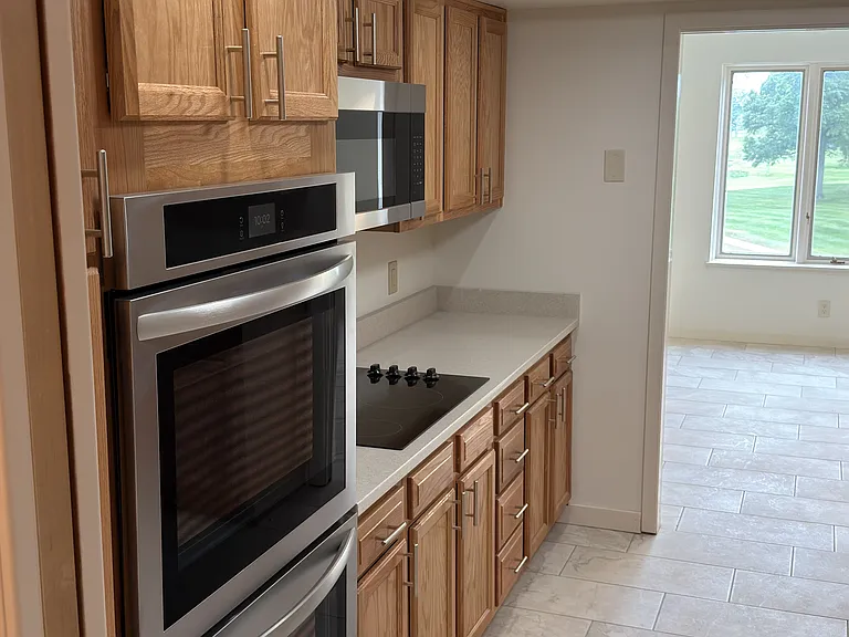 Chelsea Condos — Photo 12