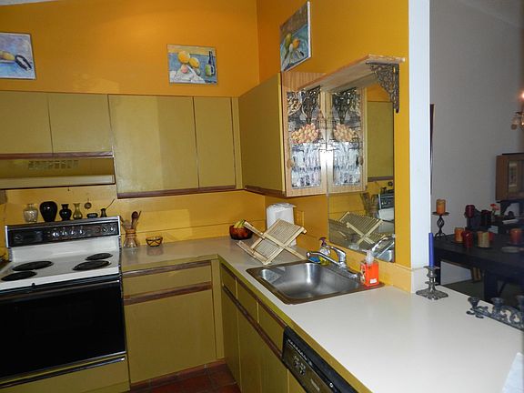 4th image of 450 Knollwood Court