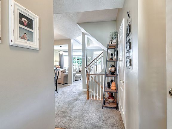 4th image of 995 Oakmont Ct