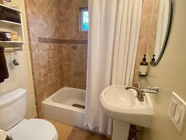 382 Morris Ave — Photo 10
