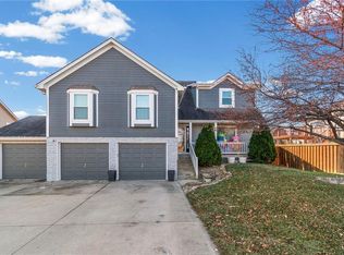 951 NW Long Dr, Grain Valley, MO 64029