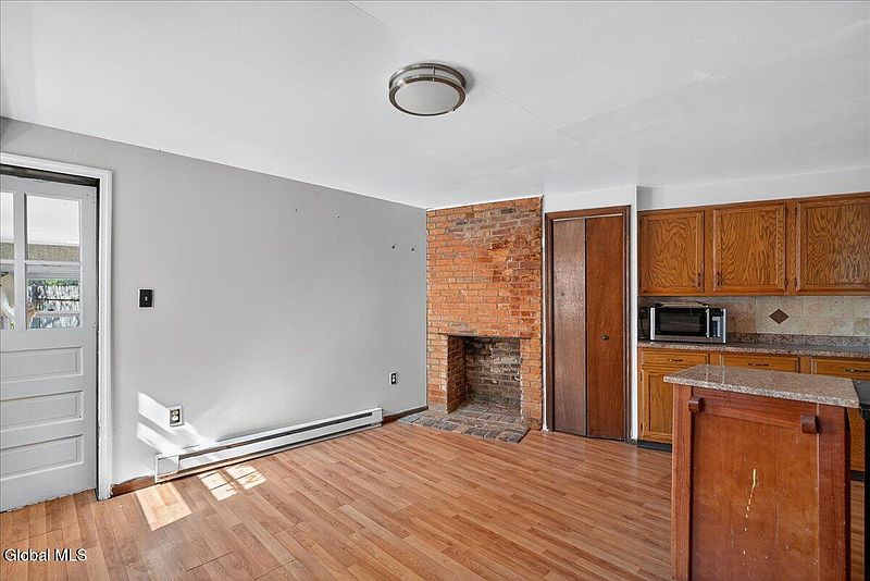 4th image of 117 N College Street