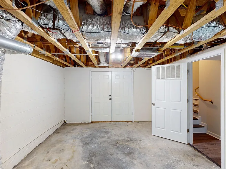 424 Eisenhower Dr — Photo 35