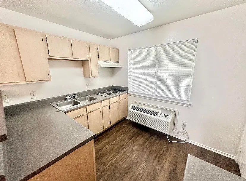 Studio, 500 sqft, $775 — Photo 3