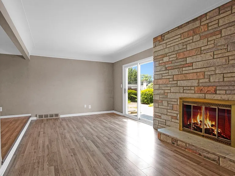 12951 Common Rd — Photo 14