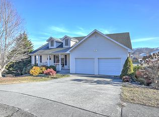 4 Saddlebrook Ln, Johnson City, TN 37615