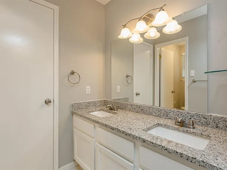 2715 Colony Dr — Photo 14