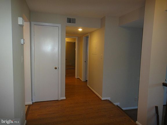 5th image of 2923F S Woodstock St #6