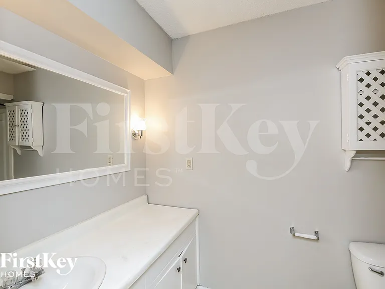 2097 Meadowview Ln — Photo 9
